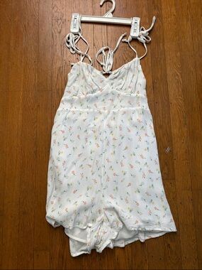 Kendall & Kylie White Floral Lace-Trim Romper Skort